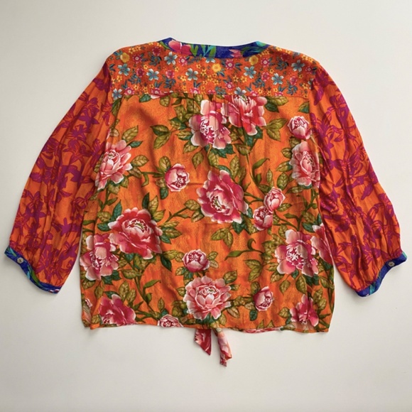 John Mark Top Printed Split V-Neck 3/4 Sleeve Hi-Low Hem Button-Front Blouse - Picture 4 of 4